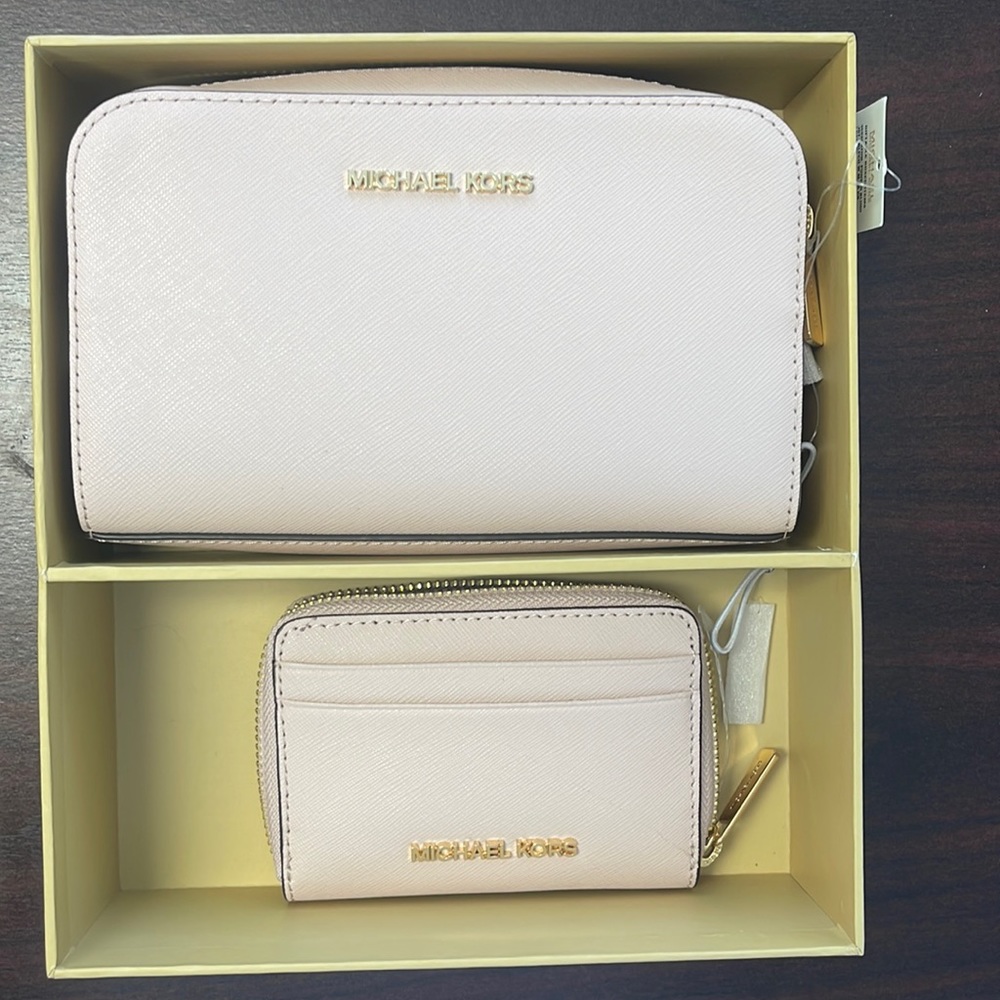 Michael Kors Giftable Boxed Travel Pouch & MD Zip Arround Wallet-DK Powder Blush